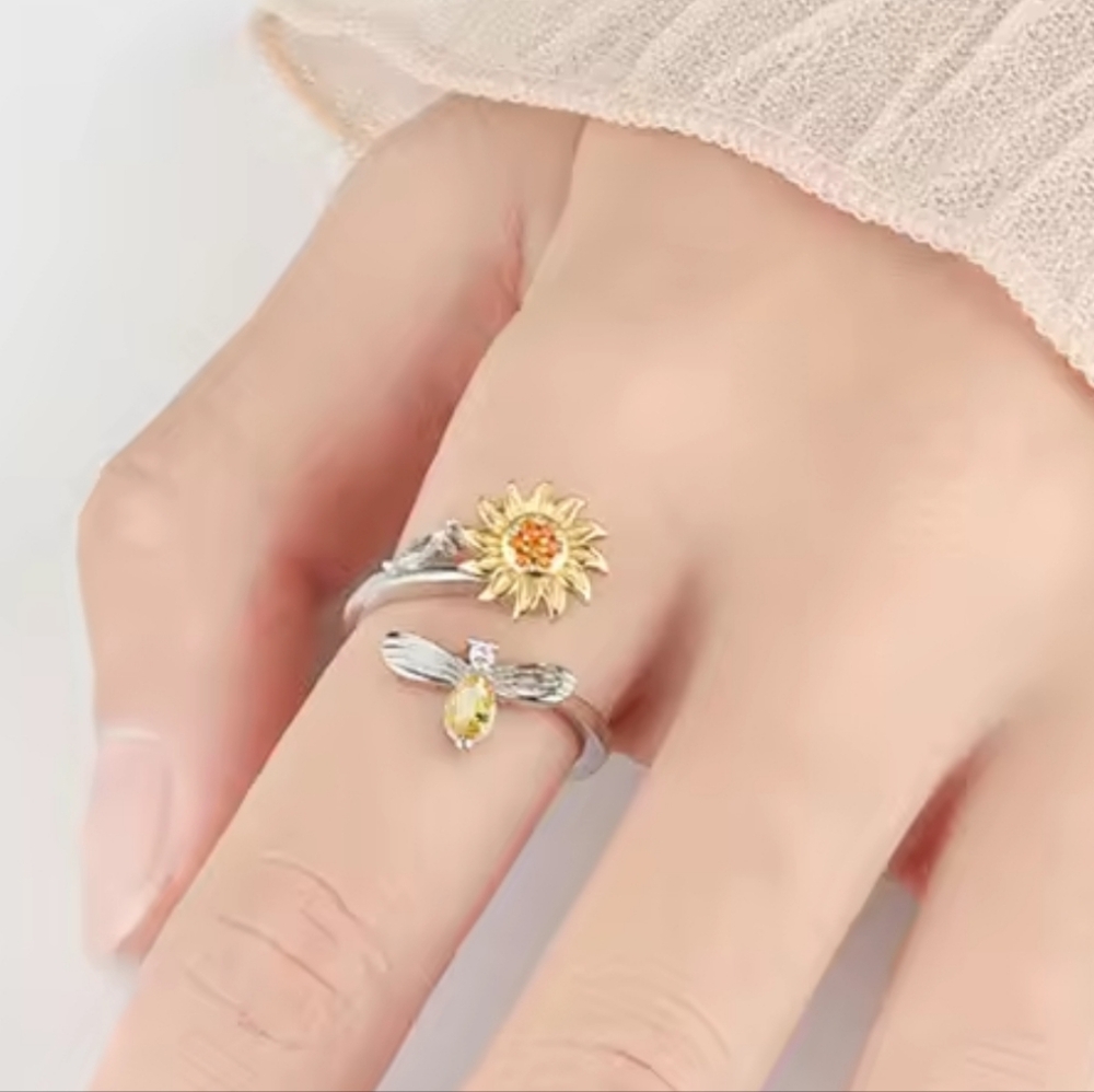 Charming Silver Sunflower Zircon Rotatable Ring Size 7 - Picture 2 of 3